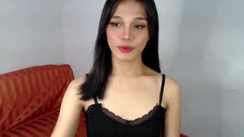 Snapshot of goldenlily69 chatting on 02-03-25, 10:11 Lily is Gold online show from 02-03-25, 10:11