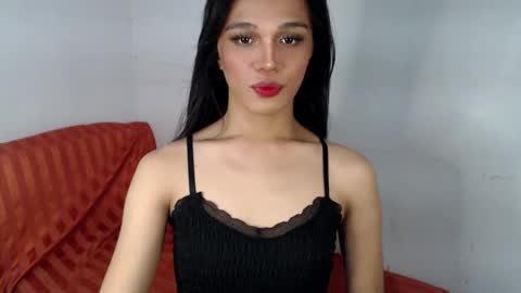 Snapshot of goldenlily69 chatting on 02-04-25, 01:13 Lily is Gold online show from 02-04-25, 01:13