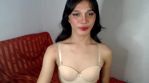 Snapshot of goldenlily69 chatting on 02-12-25, 02:56 Lily is Gold online show from 02-12-25, 02:56
