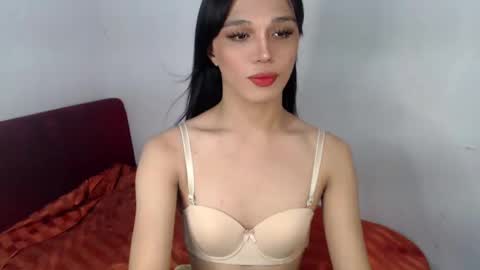 Snapshot of goldenlily69 chatting on 02-16-25, 03:04 Lily is Gold online show from 02-16-25, 03:04