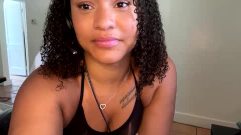 Snapshot of goldenpuss95 chatting on 09-23-25, 04:10 GoldenPuss online show from 09-23-25, 04:10