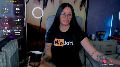 Snapshot of goldenwitchx chatting on 09-17-25, 05:20 Polina online show from 09-17-25, 05:20
