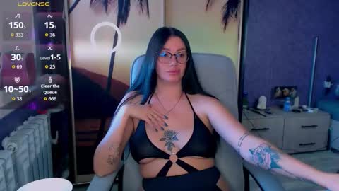 Snapshot of goldenwitchx chatting on 09-24-25, 05:33 Polina online show from 09-24-25, 05:33