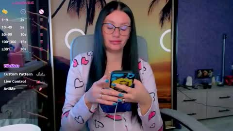 Snapshot of goldenwitchx chatting on 09-30-25, 05:23 Polina online show from 09-30-25, 05:23