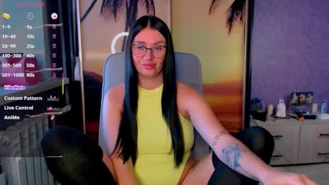 Snapshot of goldenwitchx chatting on 10-15-25, 05:51 Polina online show from 10-15-25, 05:51
