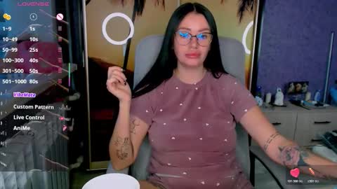 Snapshot of goldenwitchx chatting on 10-20-25, 04:57 Polina online show from 10-20-25, 04:57