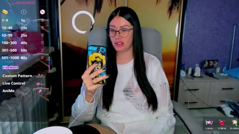 Snapshot of goldenwitchx chatting on 10-21-25, 05:08 Polina online show from 10-21-25, 05:08