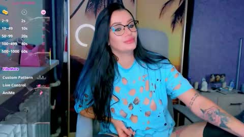 Snapshot of goldenwitchx chatting on 10-24-25, 07:05 Polina online show from 10-24-25, 07:05