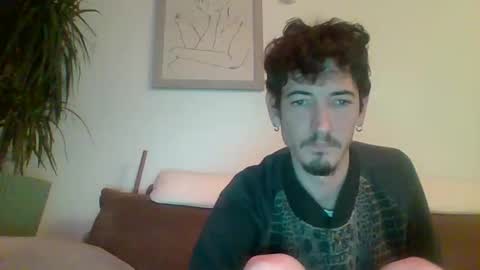 Snapshot of gon835 chatting on 12-16-25, 07:52 Gon835 online show from 12-16-25, 07:52