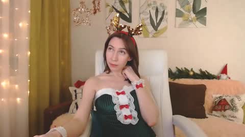 Snapshot of good_glamorgirl chatting on 12-31-24, 11:53 Good GlamorGirl online show from 12-31-24, 11:53