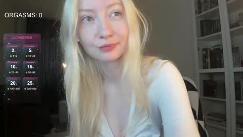 Snapshot of goodg_oddamn chatting on 09-24-25, 04:16 SOPHIE online show from 09-24-25, 04:16