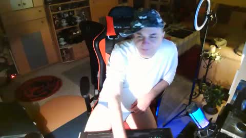 Snapshot of google5001 chatting on 12-20-25, 03:24 google5001 online show from 12-20-25, 03:24