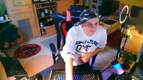 Snapshot of google5001 chatting on 02-16-26, 01:40 google5001 online show from 02-16-26, 01:40