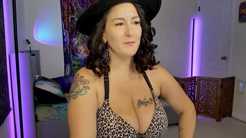 Snapshot of gooner_girl chatting on 09-10-25, 01:33 gooner_girl online show from 09-10-25, 01:33