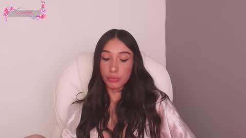 Snapshot of gorgeous_brunette chatting on 12-16-25, 09:03 Rose online show from 12-16-25, 09:03