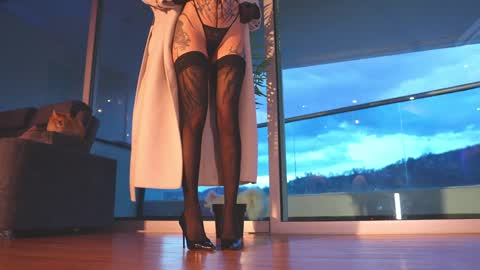 sophie  Special celebration a the beach 300k followers 3011 and 0112   online show from 03-08-25, 11:18