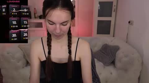 Snapshot of grace_autumn_mood chatting on 10-16-25, 06:03 grace_autumn_mood online show from 10-16-25, 06:03
