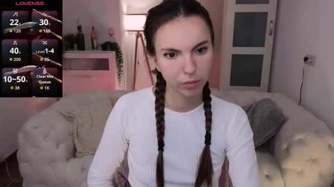 Snapshot of grace_autumn_mood chatting on 10-17-25, 06:16 grace_autumn_mood online show from 10-17-25, 06:16