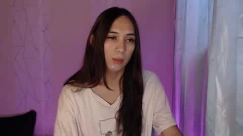 Snapshot of grace_for_youuu chatting on 11-17-25, 04:18 HoneyGrace online show from 11-17-25, 04:18