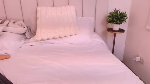 Grace  online show from 10-10-25, 01:37