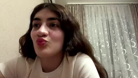 Snapshot of graciaweltha chatting on 08-06-26, 08:33 Rira online show from 08-06-26, 08:33
