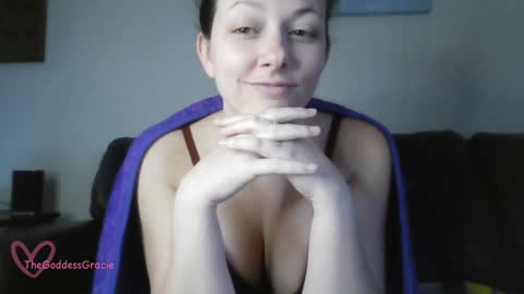Snapshot of gracielush chatting on 12-09-24, 04:26 Goddess Grace online show from 12-09-24, 04:26