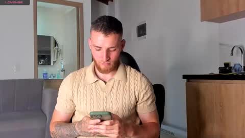 Snapshot of greeneyes_col chatting on 02-03-25, 12:36 Juan online show from 02-03-25, 12:36