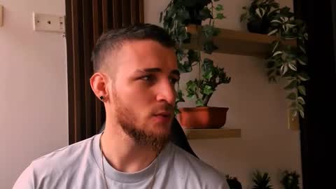 Snapshot of greeneyes_col chatting on 11-23-25, 03:45 Juan online show from 11-23-25, 03:45