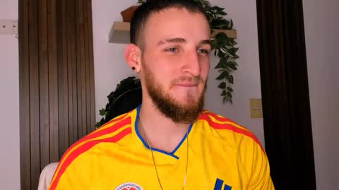 Snapshot of greeneyes_col chatting on 12-16-25, 12:04 Juan online show from 12-16-25, 12:04