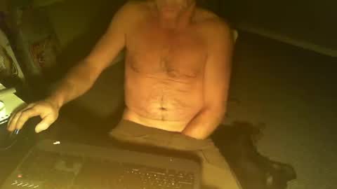 Snapshot of greenrooster1 chatting on 10-13-25, 09:53 greenrooster1 online show from 10-13-25, 09:53