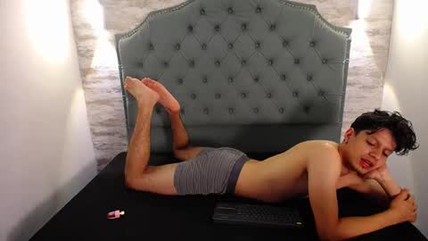 Snapshot of gremory_and_redlin69 chatting on 02-13-25, 02:01 Gremory - Redlin online show from 02-13-25, 02:01