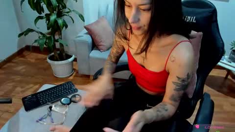 Snapshot of greta_miss chatting on 02-04-25, 02:07  Emmy  online show from 02-04-25, 02:07