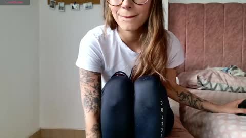 Snapshot of greta_miss chatting on 04-22-26, 07:59 Emmy online show from 04-22-26, 07:59