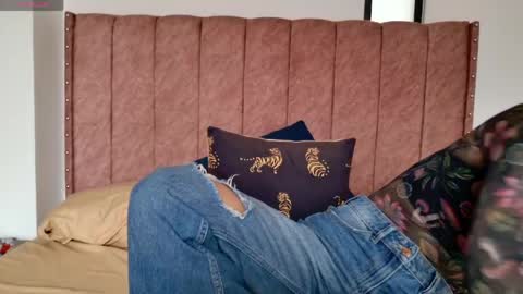 Snapshot of greta_miss chatting on 05-12-26, 08:17 Emmy online show from 05-12-26, 08:17