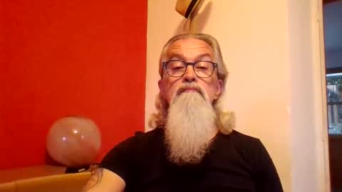 Snapshot of grybear60 chatting on 10-21-25, 06:58 Grybear online show from 10-21-25, 06:58