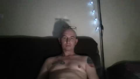 grzegorz40 online show from 10-31-25, 07:04