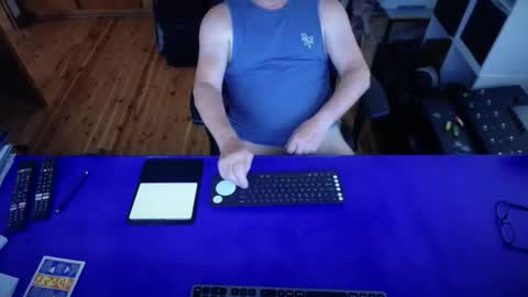 guesswhatigot2 online show from 10-11-25, 04:12