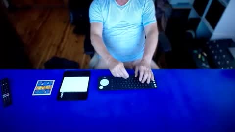 guesswhatigot2 online show from 11-02-25, 04:15