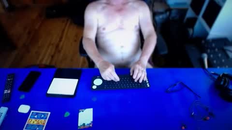 guesswhatigot2 online show from 12-20-25, 06:20