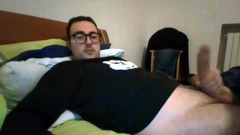 Snapshot of gullit93 chatting on 02-04-26, 08:25 gullit93 online show from 02-04-26, 08:25