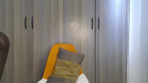 Snapshot of gulpess chatting on 02-14-26, 10:34 Miss Incredible online show from 02-14-26, 10:34