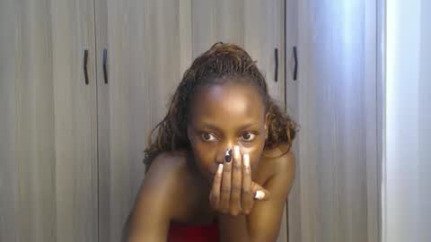 Snapshot of gulpess chatting on 02-19-26, 12:01 Miss Incredible online show from 02-19-26, 12:01