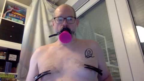 Snapshot of gummicasual chatting on 02-17-25, 10:40 gummicasual online show from 02-17-25, 10:40