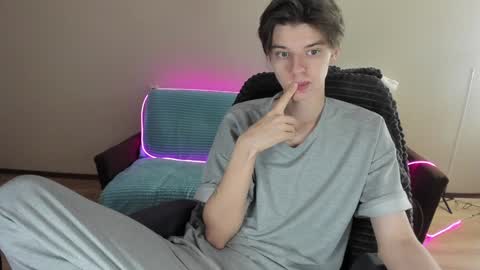 guy_liam1 online show from 12-05-24, 08:22