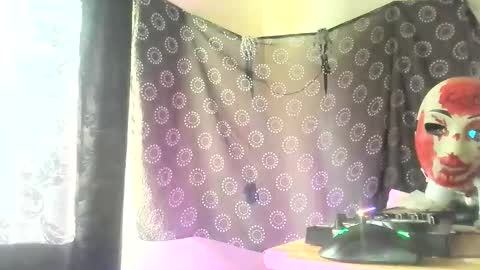 Snapshot of guyst049 chatting on 10-18-25, 01:01 guyst049 online show from 10-18-25, 01:01