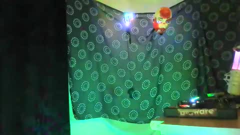 Snapshot of guyst049 chatting on 10-27-25, 06:01 guyst049 online show from 10-27-25, 06:01