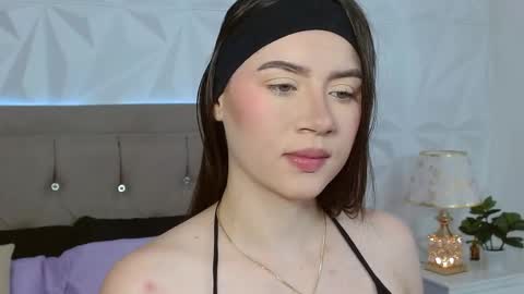 Gwen Drew online show from 11-16-25, 01:06