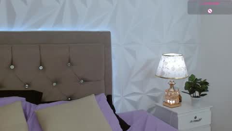 Gwen Drew online show from 02-10-26, 01:48