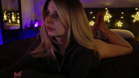 Snapshot of gwenhilton chatting on 12-28-24, 05:33 gwenhilton online show from 12-28-24, 05:33