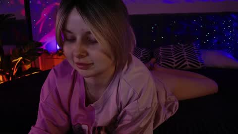 Snapshot of gwenhilton chatting on 01-08-25, 05:16 gwenhilton online show from 01-08-25, 05:16